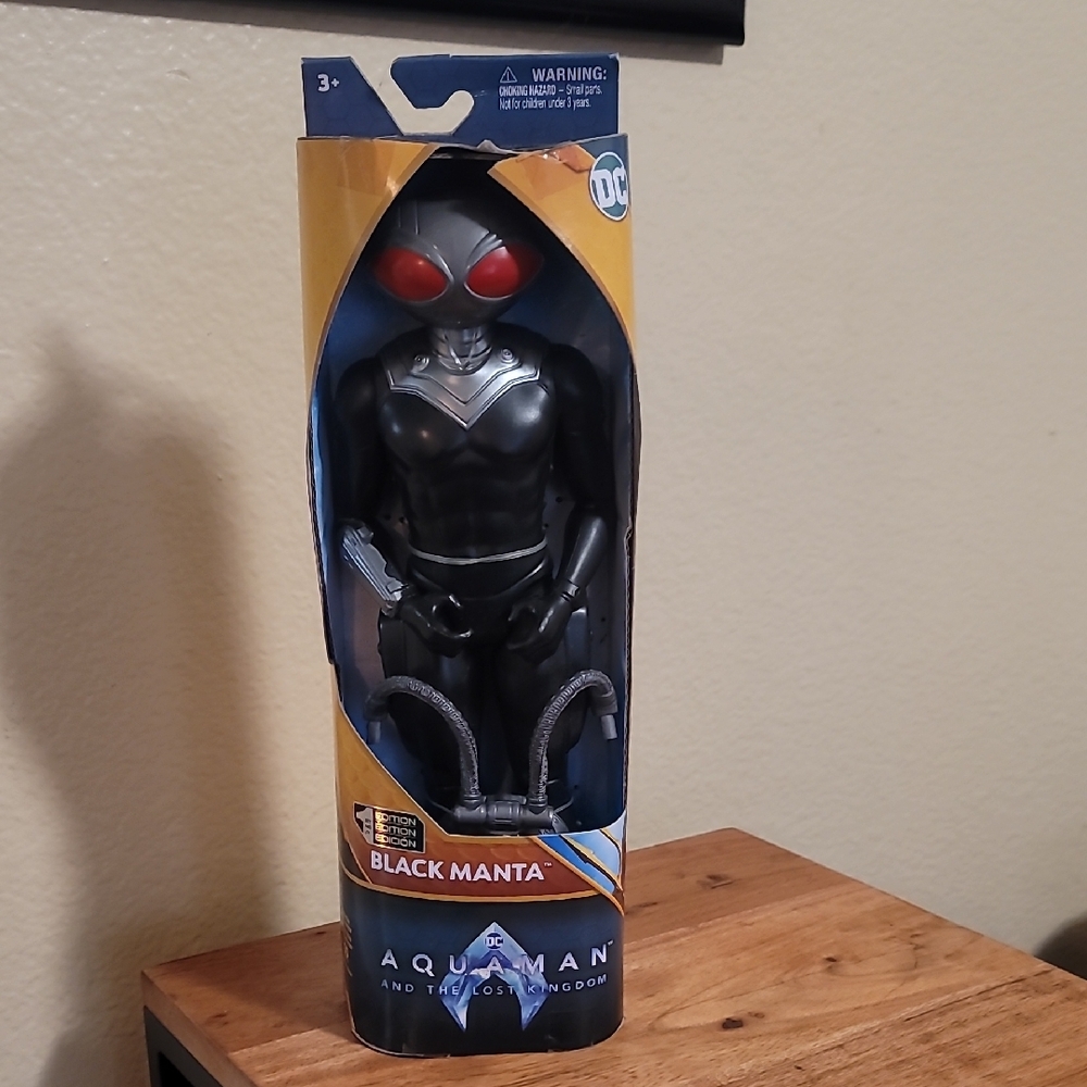 Aquaman Black Manta Figure by DC
